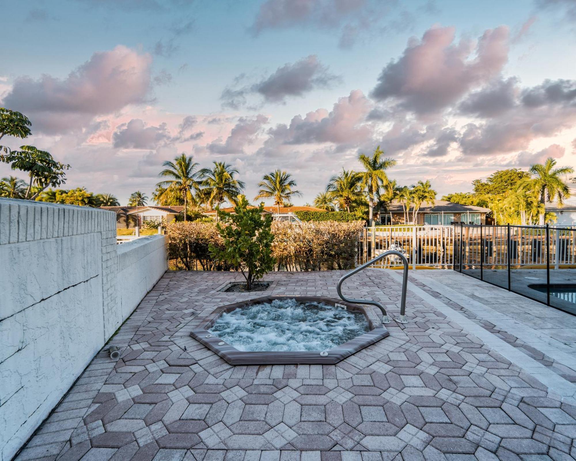 Waterfront Villa Heated Pool Spa Walk To Beach Fort Lauderdale Exterior photo