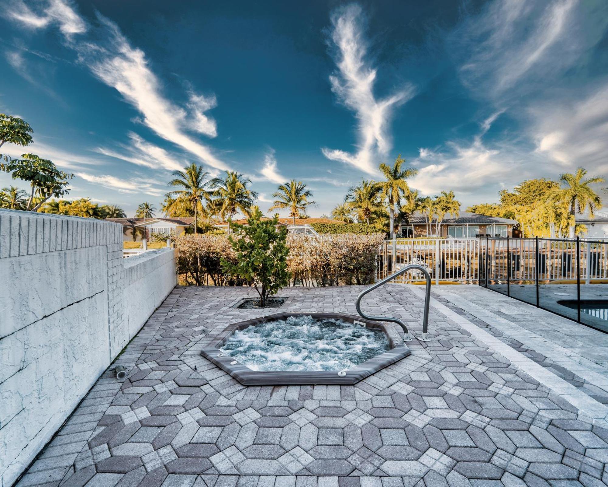 Waterfront Villa Heated Pool Spa Walk To Beach Fort Lauderdale Exterior photo